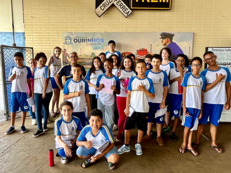 Noticia alunos-conhecem-mais-sobre-a-historia-de-ourinhos-em-visita-a-museus-e-pit